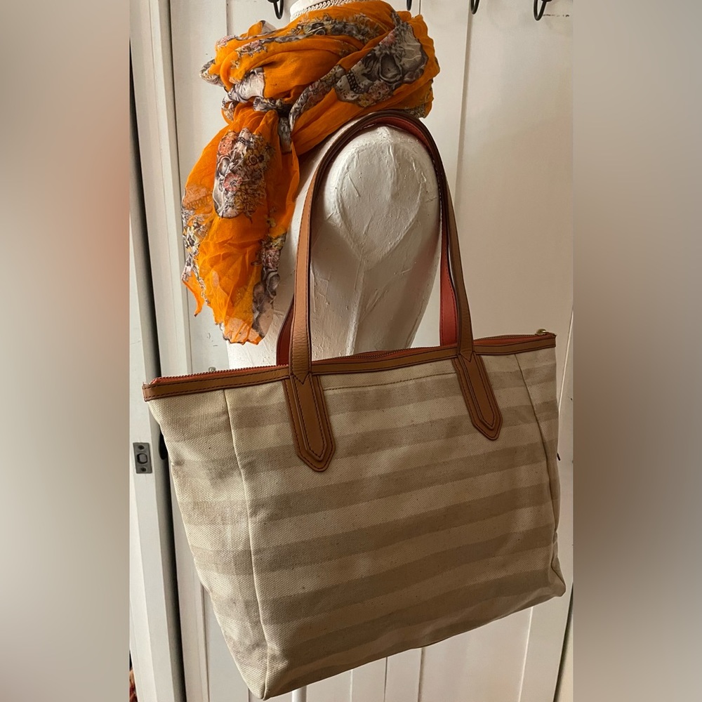 Fossil purse